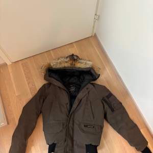 Used canada goose chilliwack jacket 