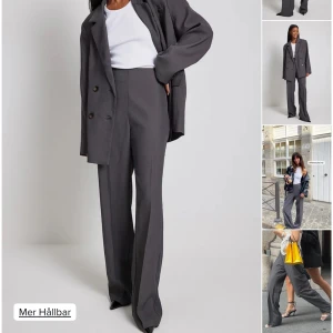 Grått kostymset från NA-KD - Grått kostymset från NA-KD, kostymbyxor str. 36 och blazer i str. 36. I mycket fint skick, jag har dock tagit gjort hål på insidan av kavajens axelparti för att ta bort axelvaddar, inget som syns på utsidan eller förstör funktion. Nypris 1298:-. 