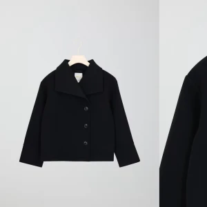 Y short felt jacket  - Säljer min kappa från ginatricot där jag köpte förra året. 