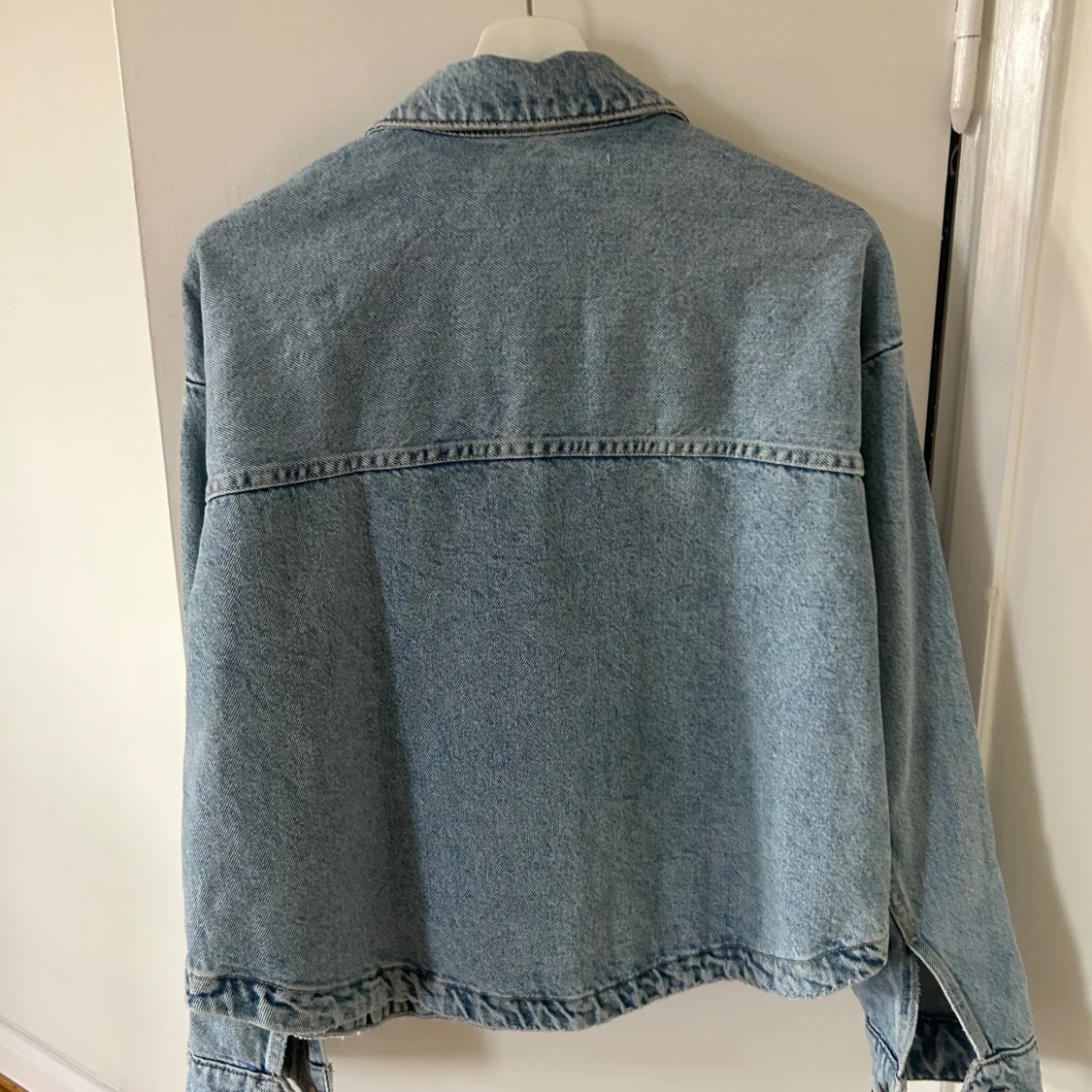 Oanvänd zara jeansjacka. - 92