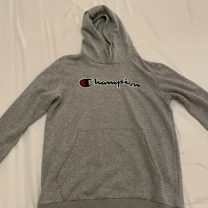 Champion hoodie - Säljer min Champion hoodie. Använts få gånger. Skick 8/10.