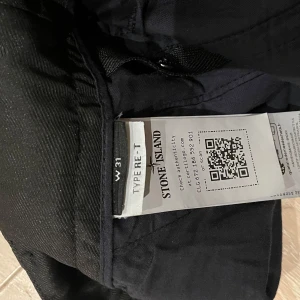 Stone island byxor - Stone island byxor i bra skick, använt nån gång, säljer då dom inte passar mig.   Pris kan diskuteras