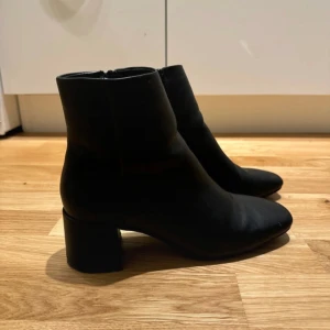 Stövletter - Super sköna klackar från Anna Field, använda ett fåtal gånger men i gott skick!  Nypris 499.