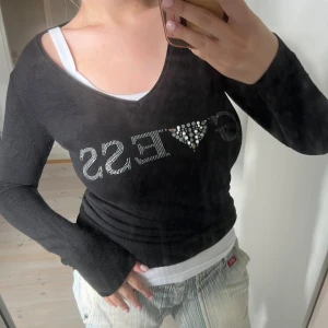 Tröja  - Tunn stickad tröja från Guess⭐️