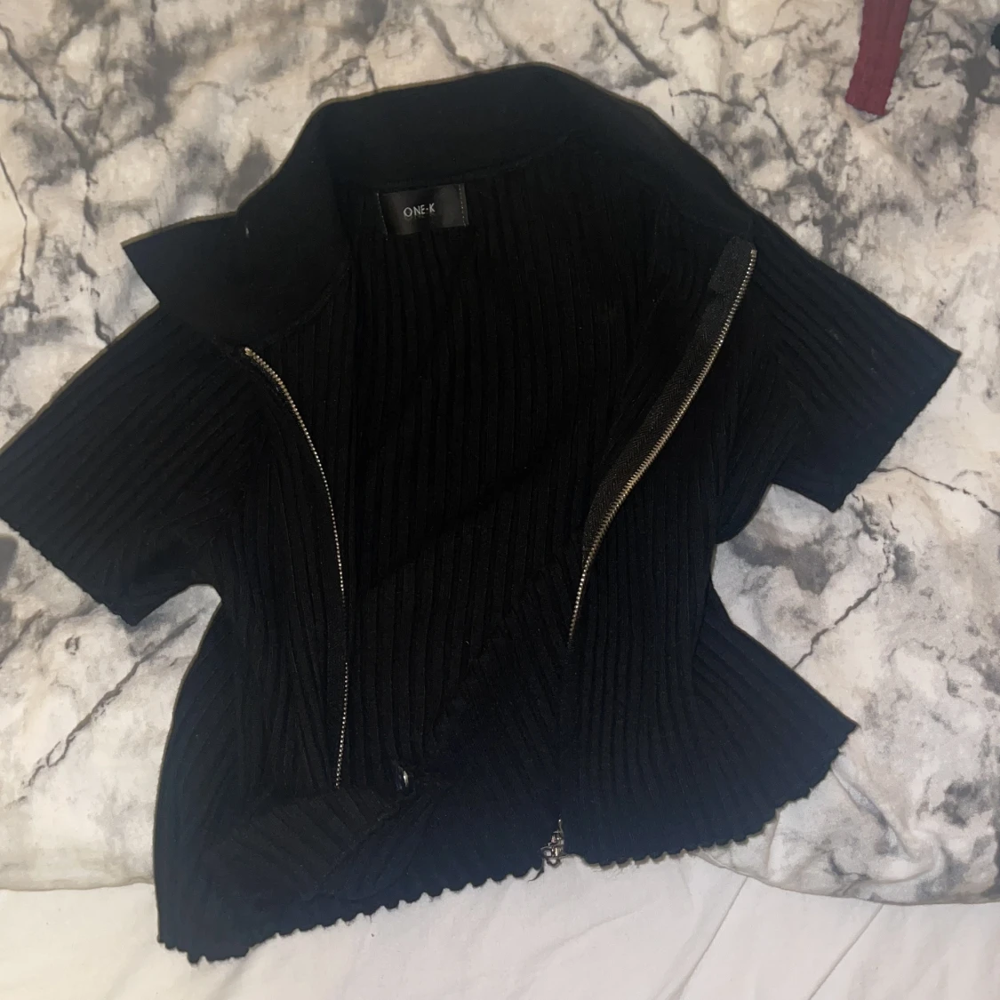 Svart ribbad bolerotopp - 92