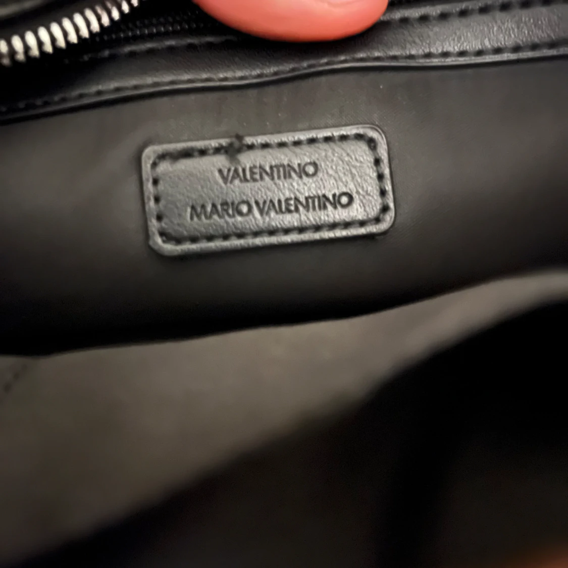 Svart axelväska från Valentino - 90
