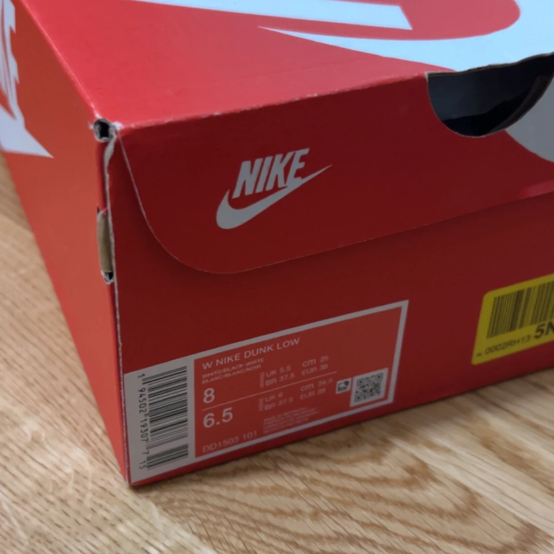 Nike Dunk Low i svart och vit - 91