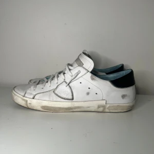 Phillipe Model PRSX - Tja, säljer mina Phillipe Model PRSX skor i storlek 44 som är i bra skick och utmärkt för vintern!❄️Dm för fler frågor!