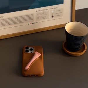 Mobilskal  - Mobilskal med läppglanshållare 💄iPhone 13/14/15 pro max