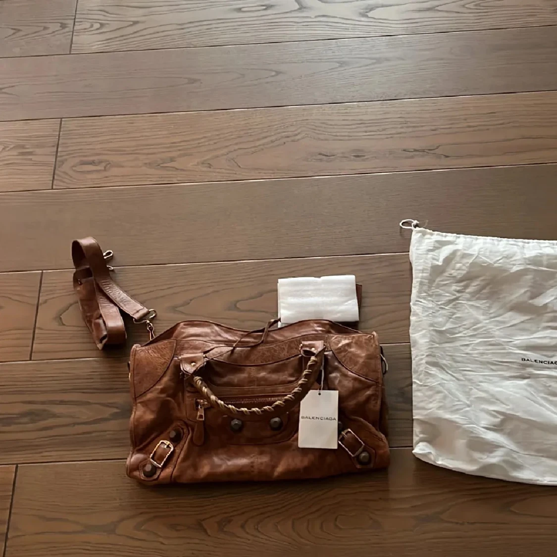 Brun skinnväska från Balenciaga - 91