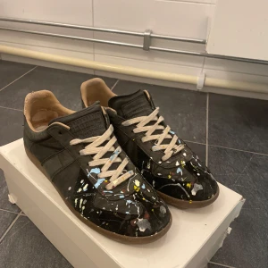 Maison Margiela German army trainers (gats) - Säljer ett par Maison margiela gats då skorna har blivit får små för mig. Skicket är ungefär 7-8/10 då sulan är ganska avslipad. Köpte skorna från grailed men autentikation. Men priset kommer med skicket!