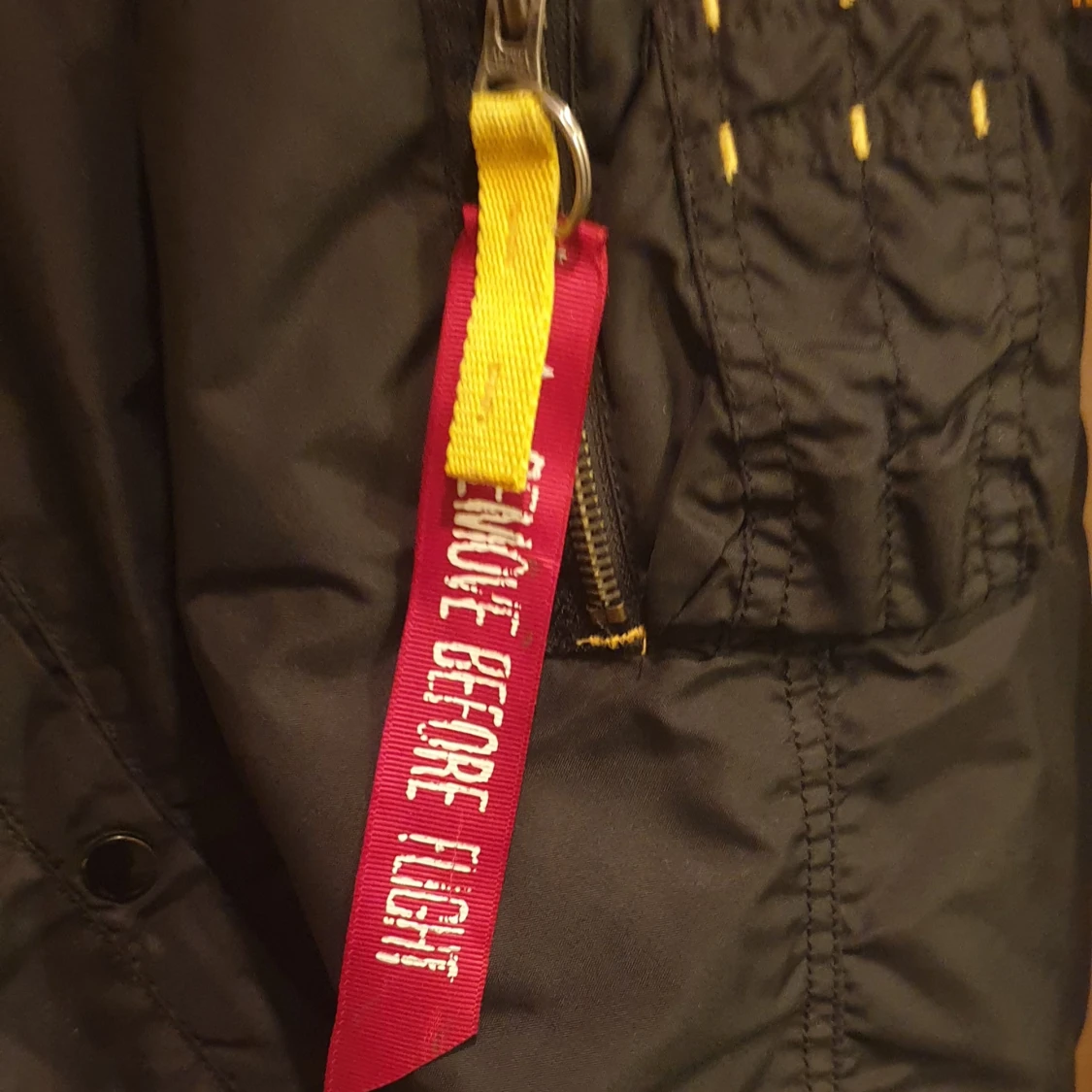 Svart bomberjacka från Alpha Industries - 91