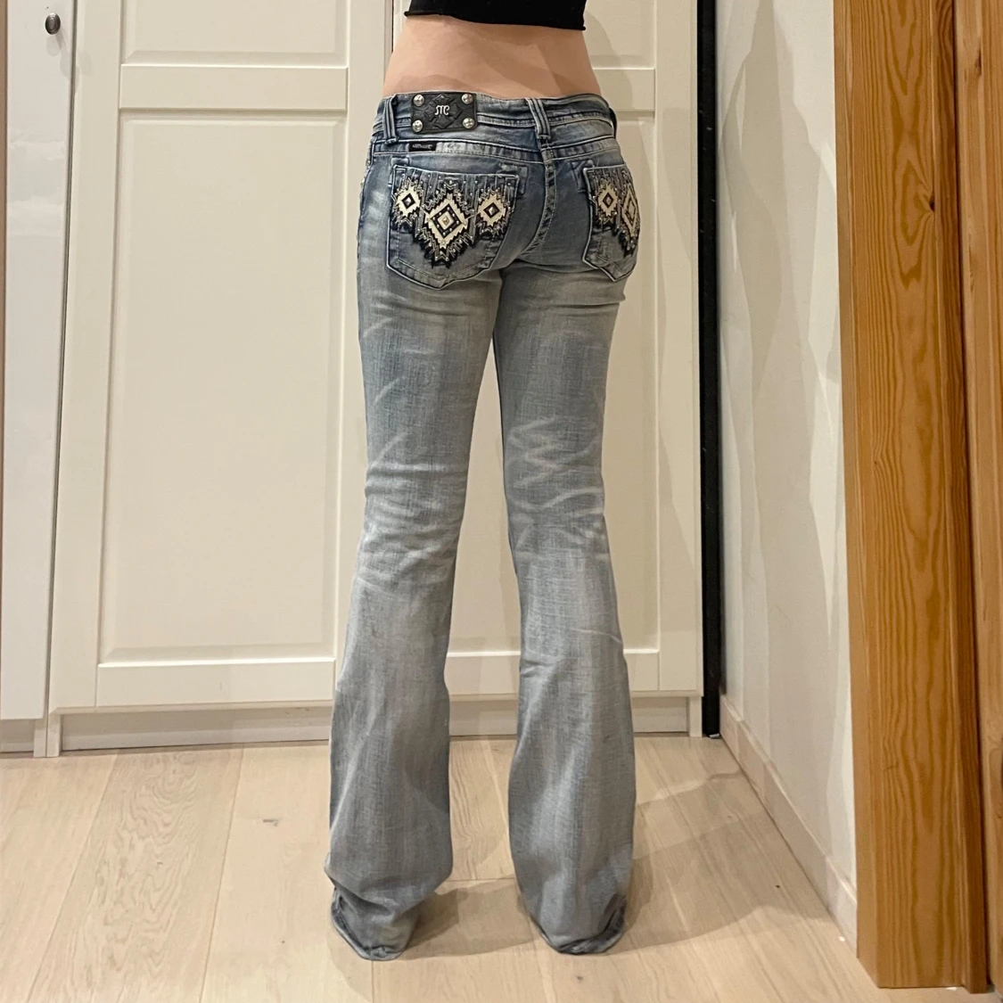 Lågmidjade bootcut jeans från Miss Me😍