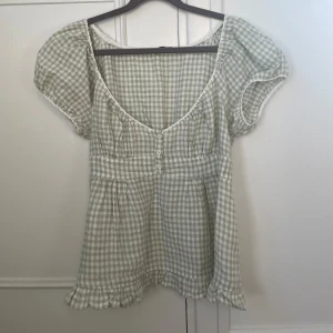 Brandy Melville Blair Top - Jättesöt helt oanvänd topp från brandy melville :)