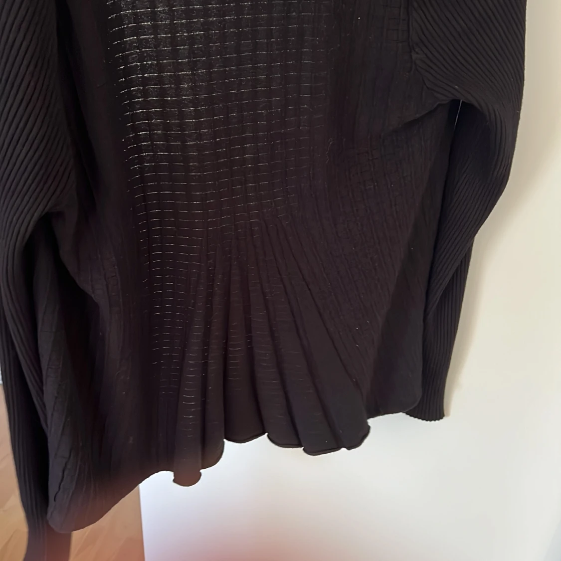 Svart ribbad kofta från Freequent - 92