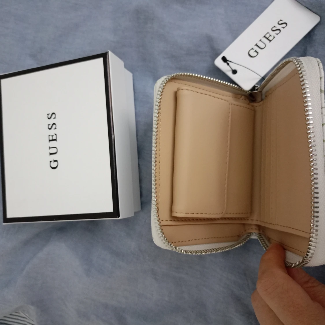 Vit plånbok från Guess - 91