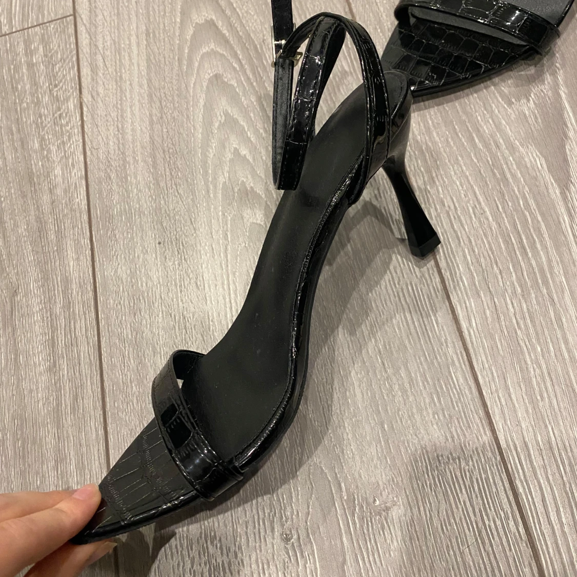 Svarta klackskor med krokodilmönster - 91