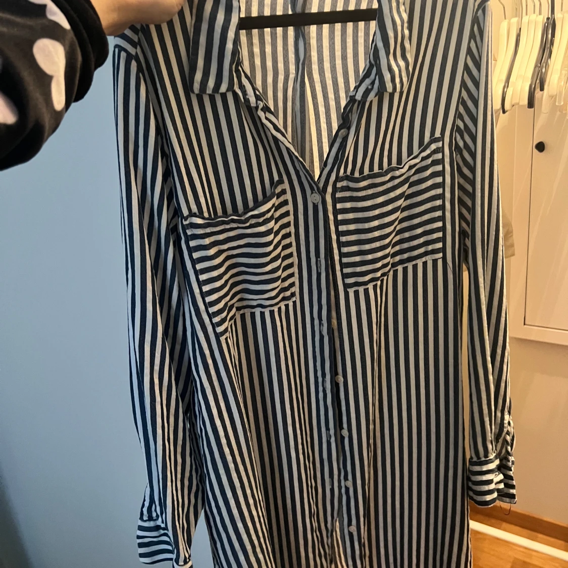 Randig långärmad skjortklänning