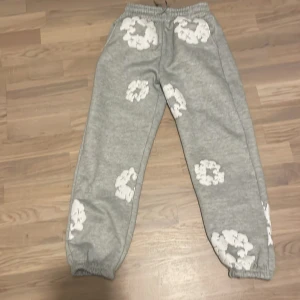 Denim tears byxor grå - Bra skick helt nya 