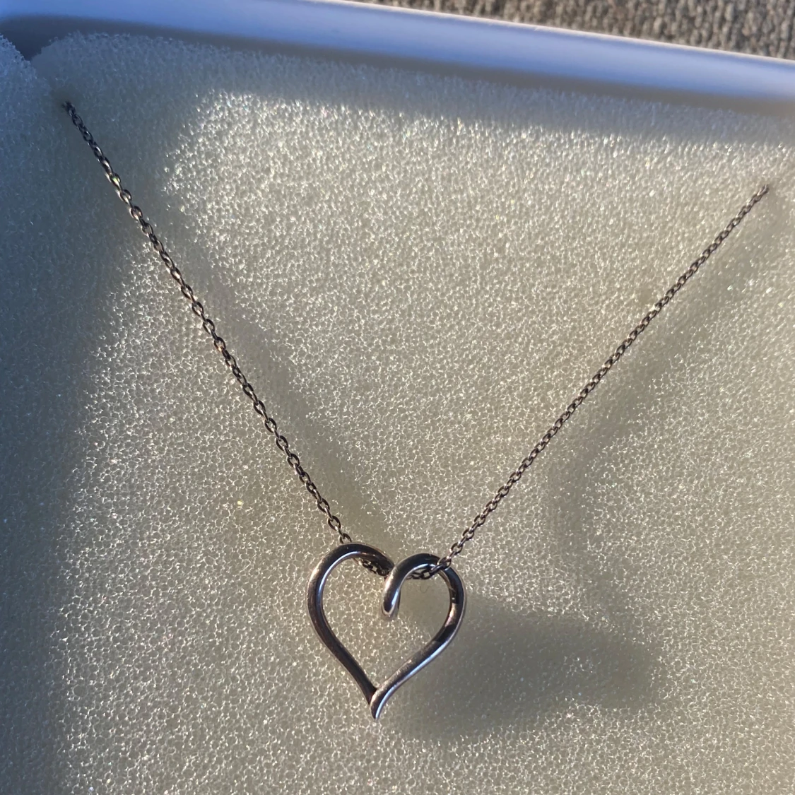 Silverfärgat hjärthalsband - 92