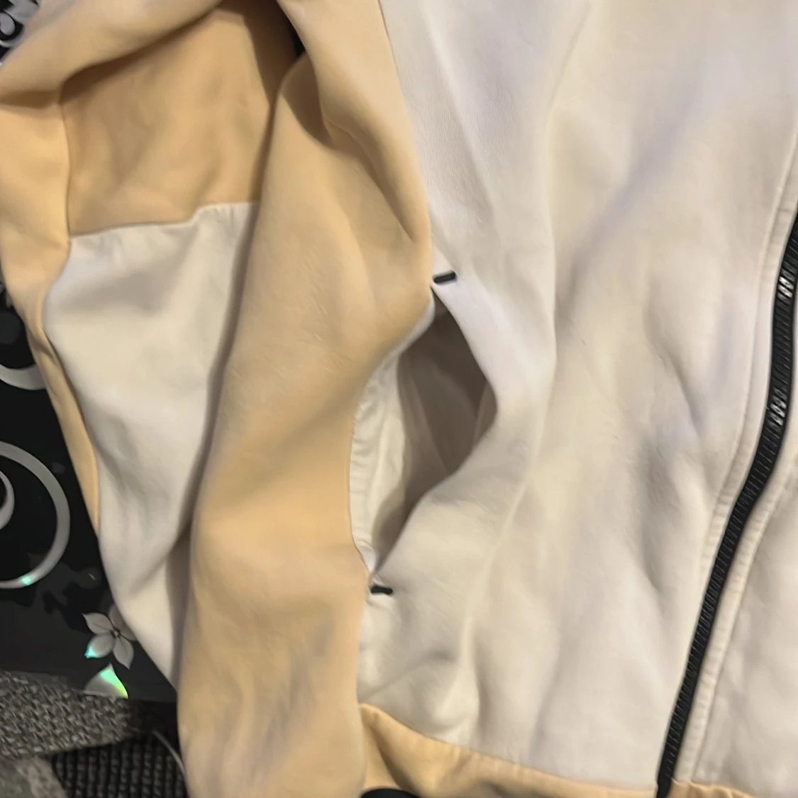 Beige och vit kofta från Nike - 93