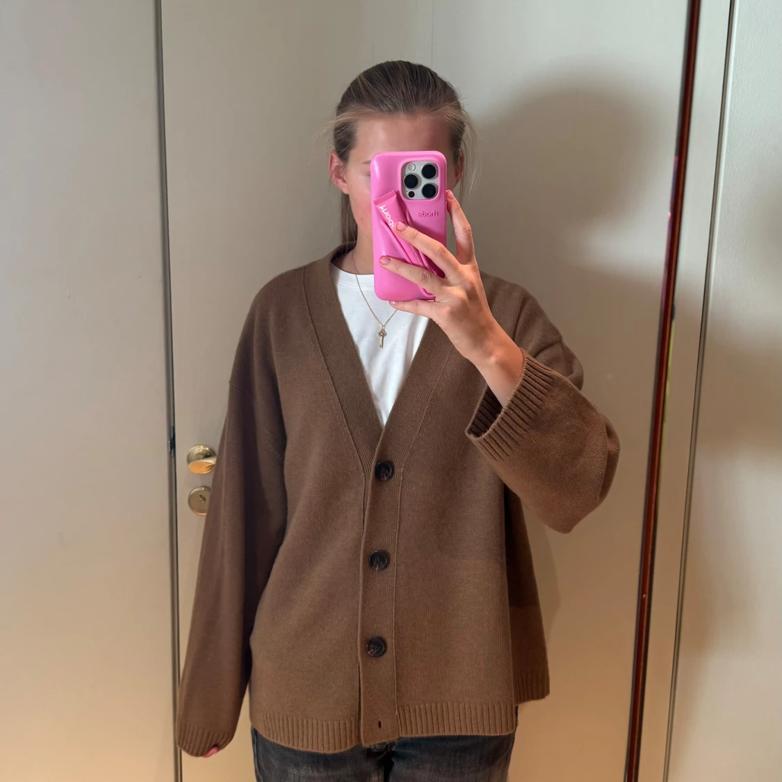 Brun kofta med knappar - 91