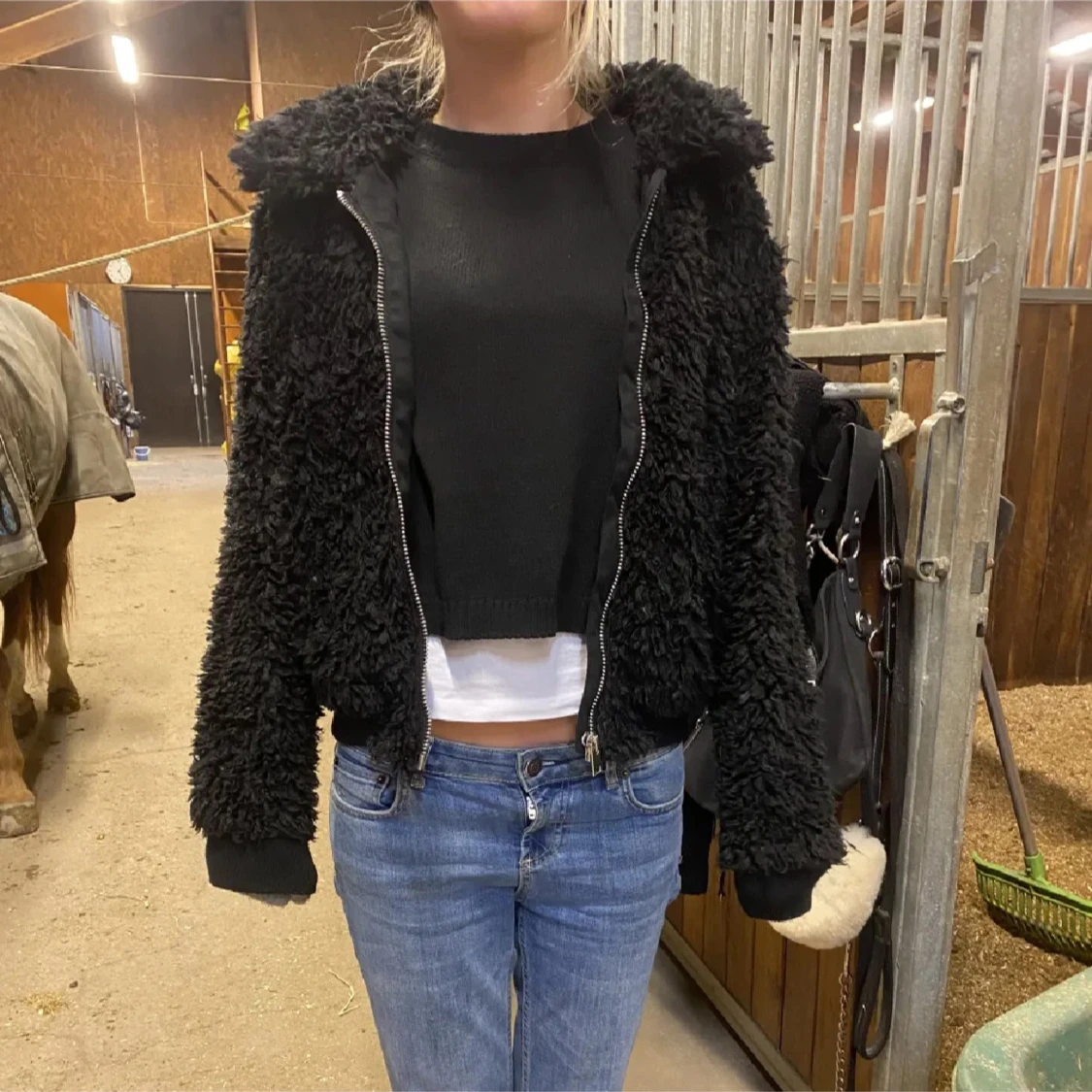 Svart teddyjacka med dragkedja - 91