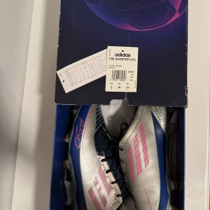 Fotbollskor  - Adidas f50 ghosted ucl i storlek 44 , skick 8/10 orginalboxen medföljer , går knappt att få tag på 