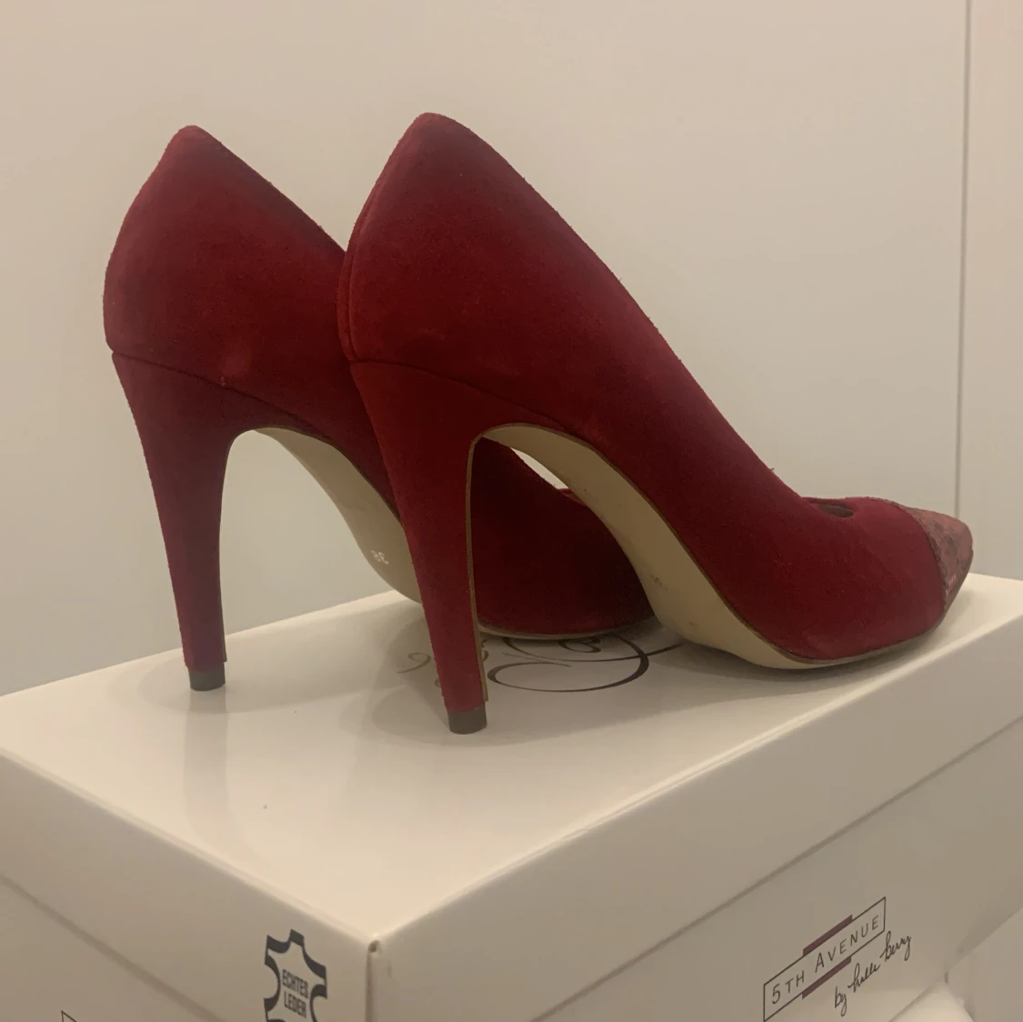 Röda klackskor från 5th Avenue - 91