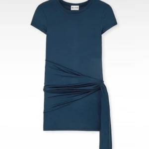 NAKD klänning  - Jättefin klänning från Nakd i storlek S. Aldrig använd och har lappar kvar. Slutsåld på hemsidan i S💕 Org pris är 499 (Sista bilden är lånad)