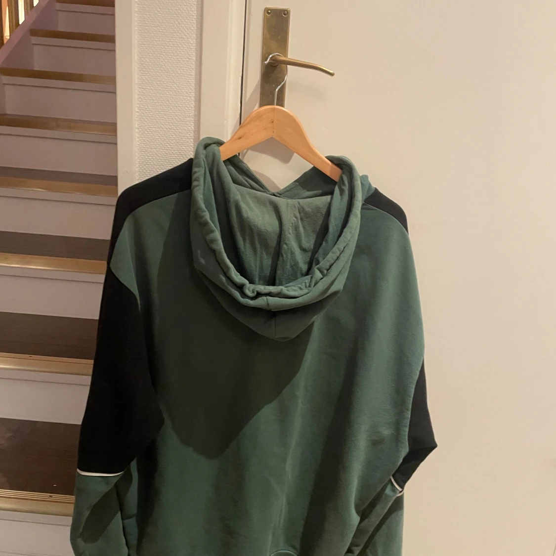 Grön och svart hoodie från Pusher - 90