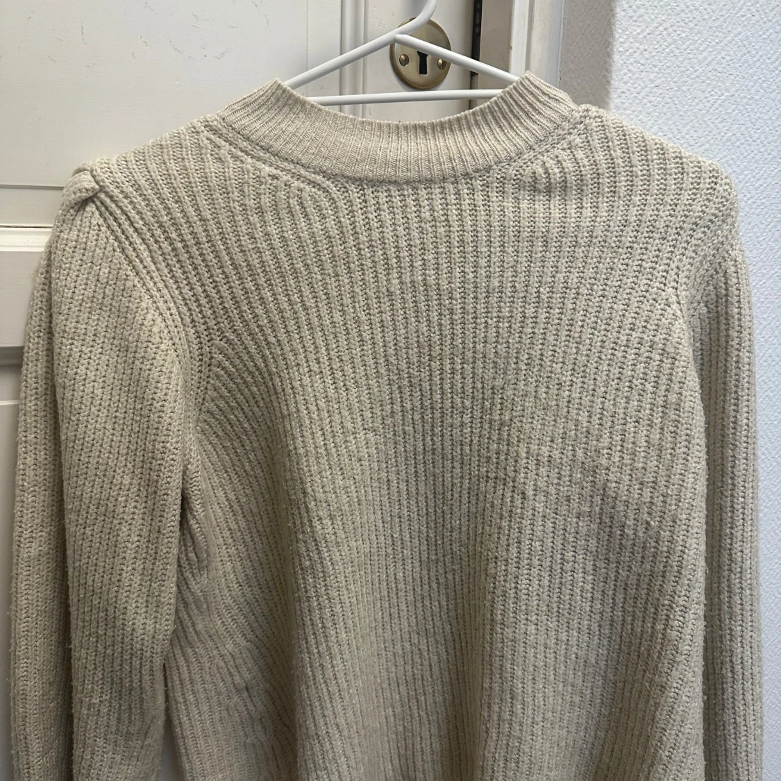 Beige stickad tröja från JDY - 90