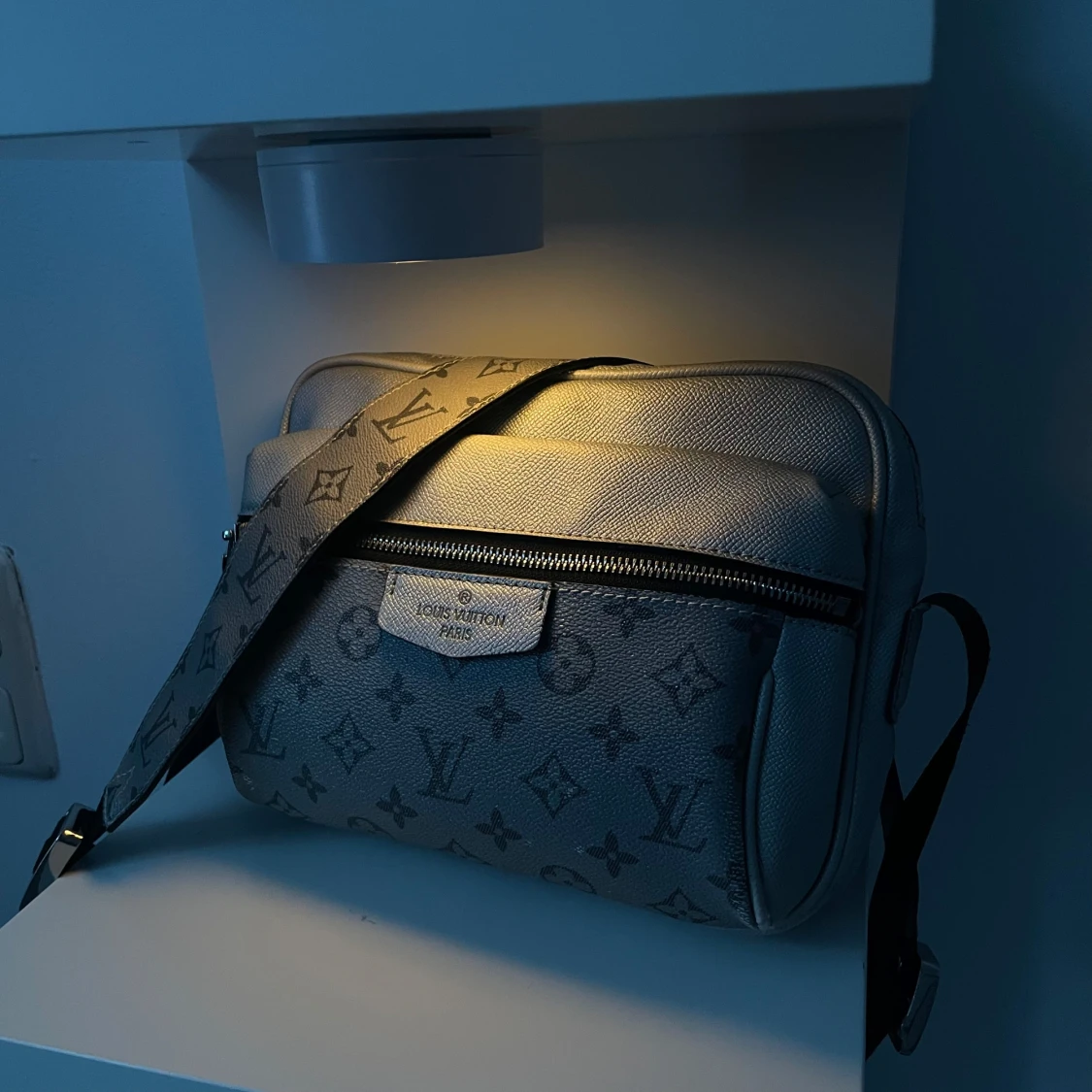 Grå axelväska med monogram - 91