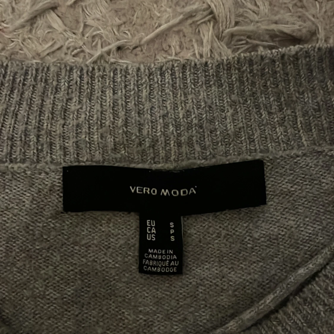 Grå stickad tröja  - 90