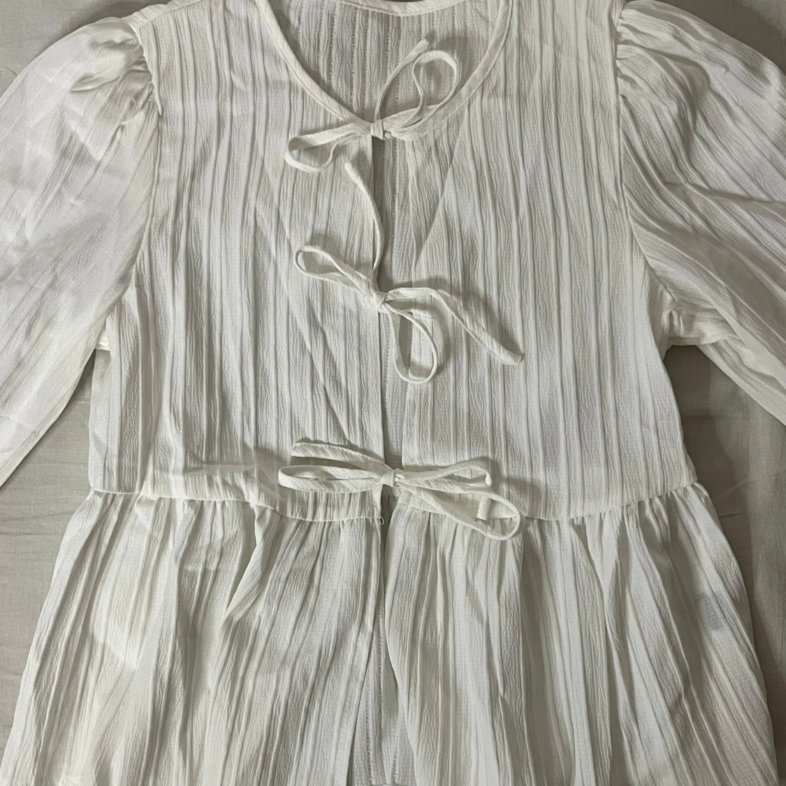 Vit blus med knytband💕 - 90