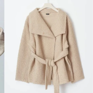 Soft belted jacket - Kappa från Gina Tricot, har använt bara två gånger, den är i väldigt bra skick. 