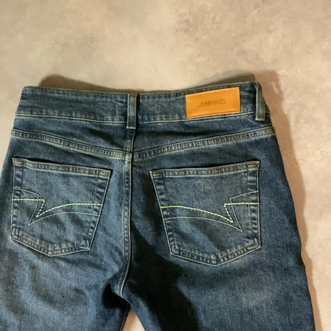 Blå jeans från Junkyard - 91