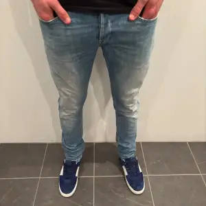 Dondup Jeans George! Trendigaste jeansen på marknaden.  Skick= 9,5/10 Ny pris= 4000 kr Säljs för= 699 kr