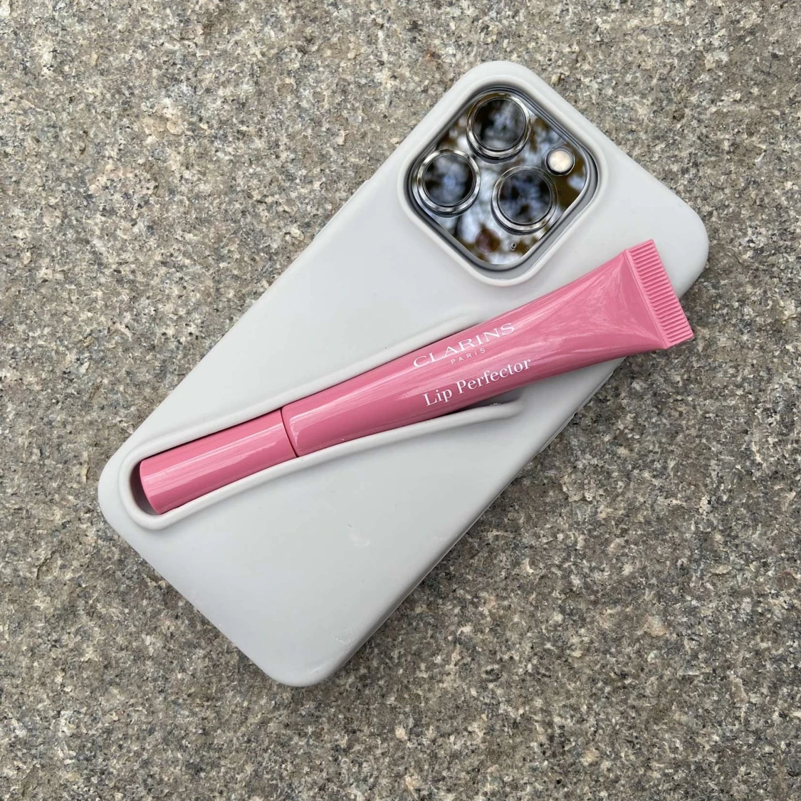 Mobilskal med läppglanshållare från Amore UF - 90