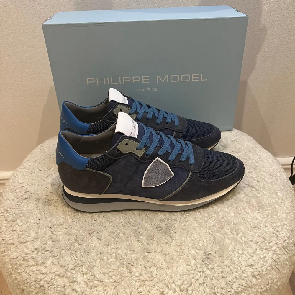 Philippe model trainers | Skick: 10/10 (HELT NYA) | 42 | Box medföljer | Fraktar via postnord eller instabox på köparens bekostnad | Hör av dig vid minsta fråga eller fundering! . Skor.