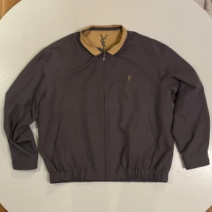 YSL Jacka - Yves Saint Laurent Jacka köpt i London för £400. 3 små fläckar som är i princip osynliga.