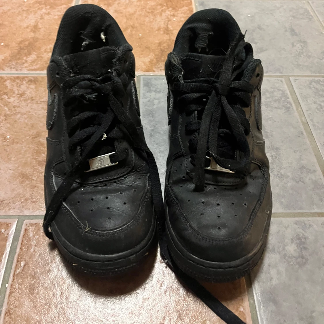 Svarta Nike Air Force sneakers