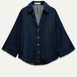 Mörkblå jeansskjorta från Zara - helt ny, xs men passar de flesta 