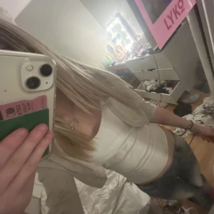 Trekvarts bolero  - Jätte fin bolero som är trekvarts ärmad ❤️❤️har klippt den sjölv i armarna. Den e grå beige storlek s men passar xs 