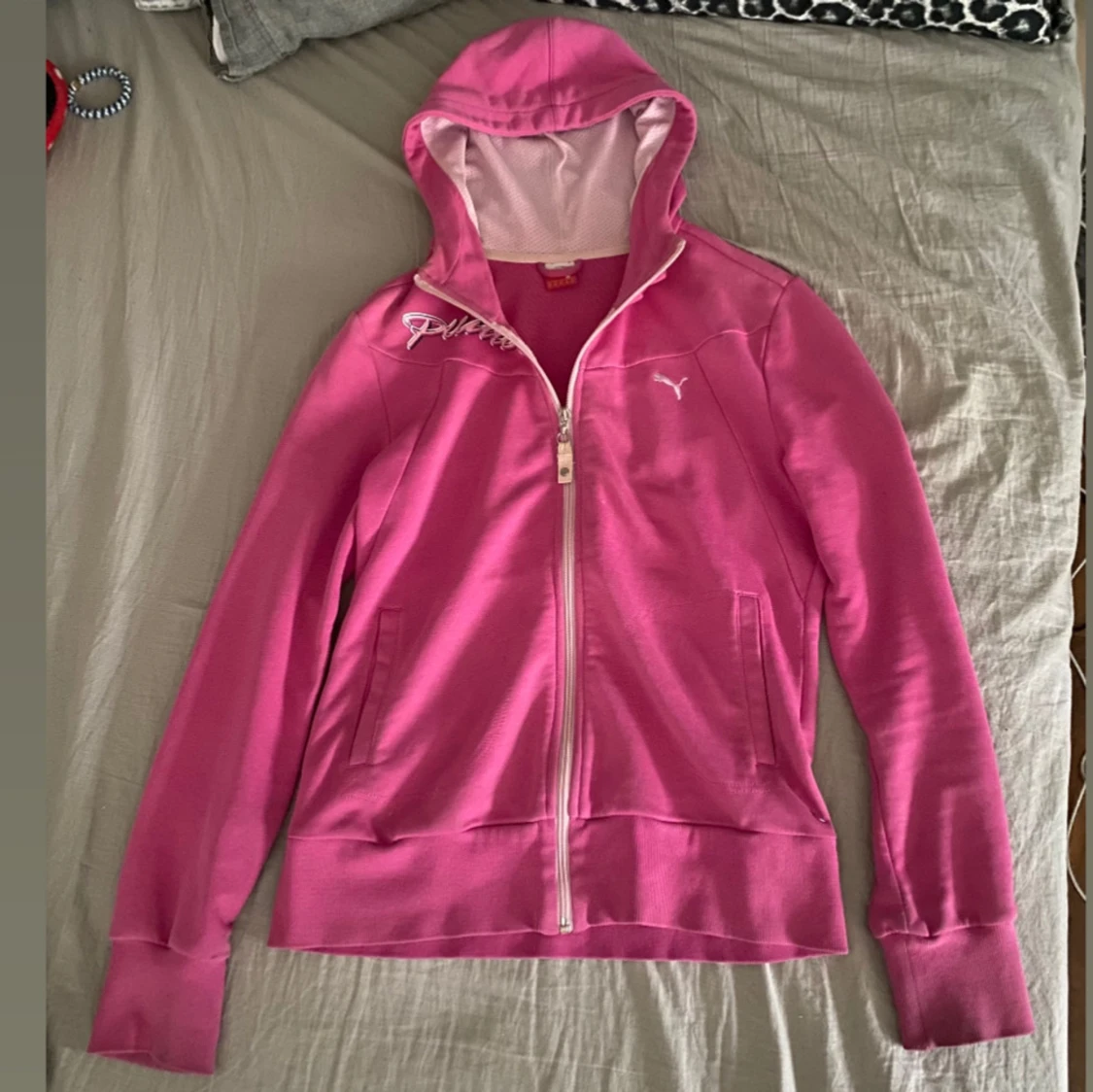 Rosa hoodie från Puma