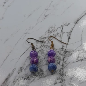 Örhängen  - Örhängena är rätt så nya och används ungefär 2 gånger.