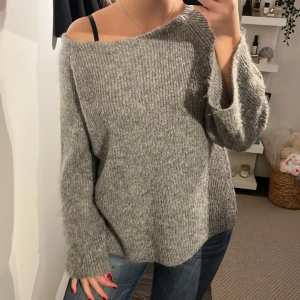 Mohair stickad tröja - Mysig grå stickad tröja från Mint Velvet i storlek 16. Passar mig som oftast har S/M, det är mohair och ull☺️