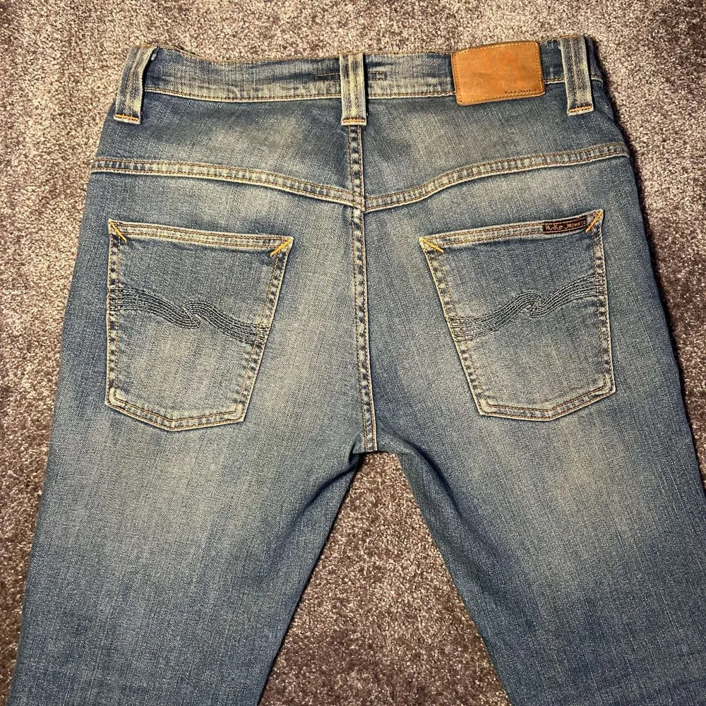 || Nudie Thinn Finn || Storlek: W30 L32 || Nypris: 1600kr || Bara att höra av sig vid minsta lilla fundering // ActiveResell. Jeans & Byxor.