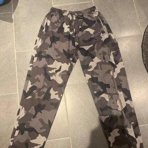 Gasp Träningsbyxor  - Knappt använda, storlek M Long Lenght, är 1,85 m  o passar bra även om man ör plus/minus några cm             Ny pris 600kr