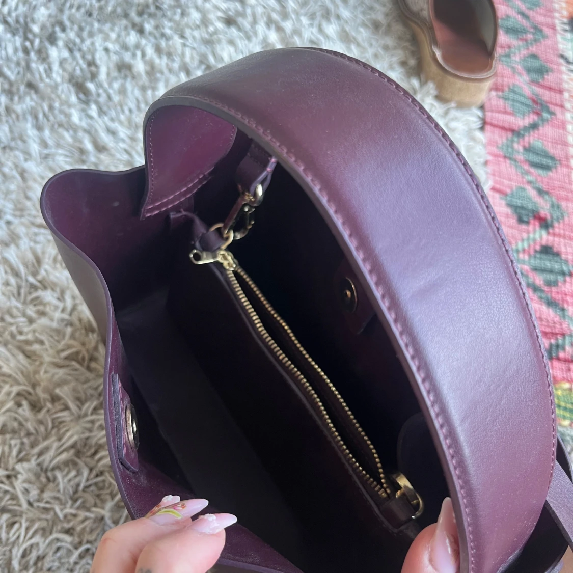 Vinröd handväska i skinn - 91